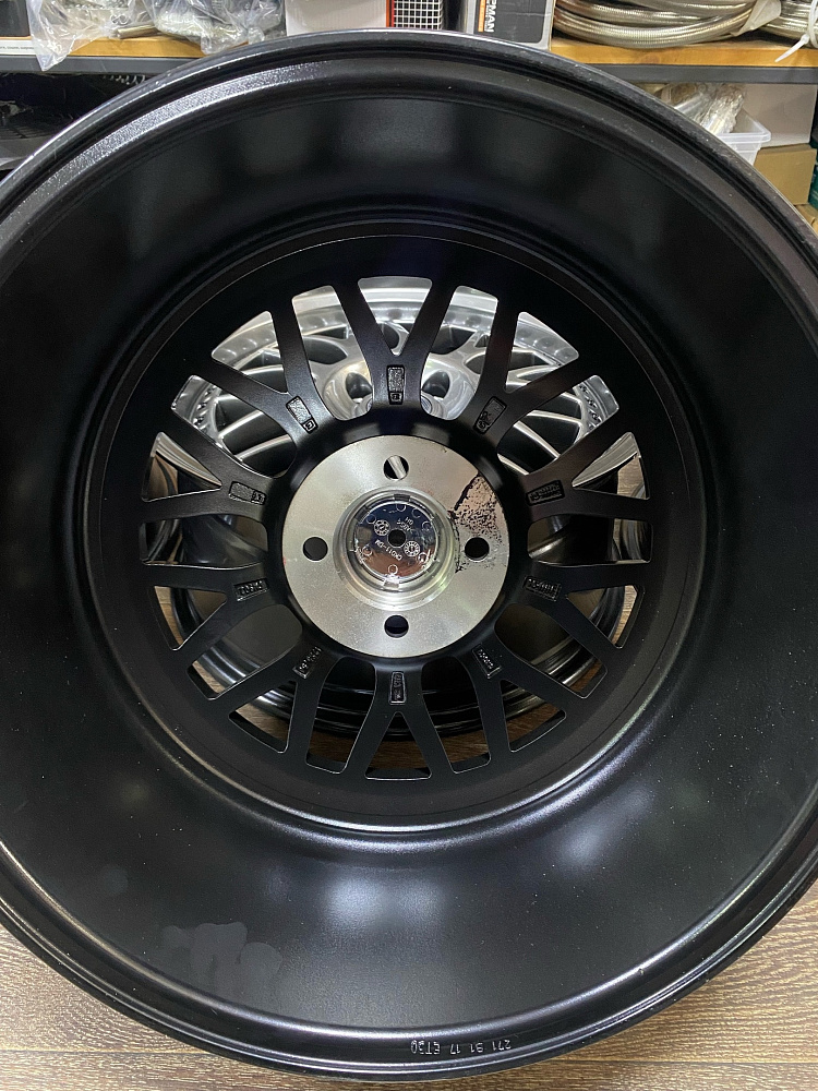 картинка Новые диски BBS LM R17 J8.5 ET30 4x100 Hyper Black от магазина  StreetTuning