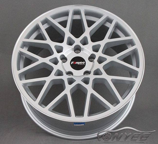 картинка Новые диски Rotiform blq R18 5х114,3 ET35 J8 серебро магазин  StreetTuning 