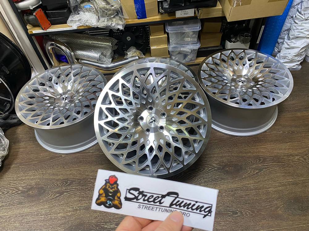 картинка Новые диски WCI CAST MT10 Replika R18 J8.5 ET40 5X108, серебро от магазина  StreetTuning