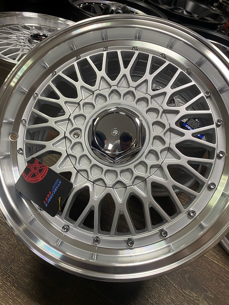 картинка Новые диски BBS RS R15 J6,5 ET35 5x100 цо 73.1 от магазина  StreetTuning