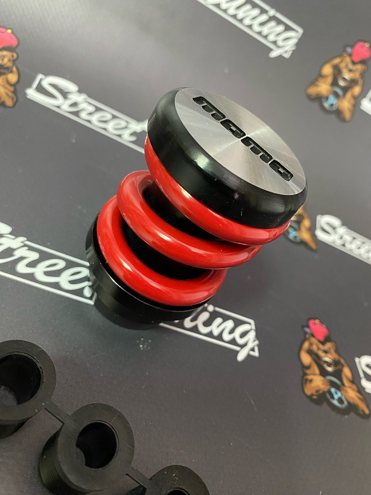 картинка Ручка КПП MOMO Springs в стиле койловера, черная, пружина красная от магазина  StreetTuning