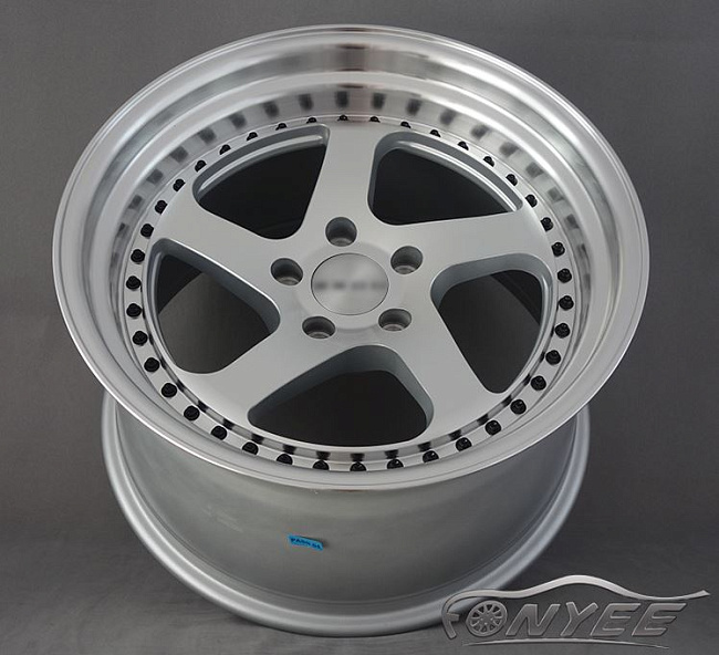 картинка Новые диски Rotiform TMB Flat R18 5х114,3 ET25 J10,5 серебро + черные болтики магазин  StreetTuning 