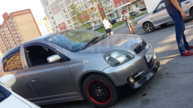 картинка Накладка на передний бампер Trust для Toyota Vitz RS магазин  StreetTuning 