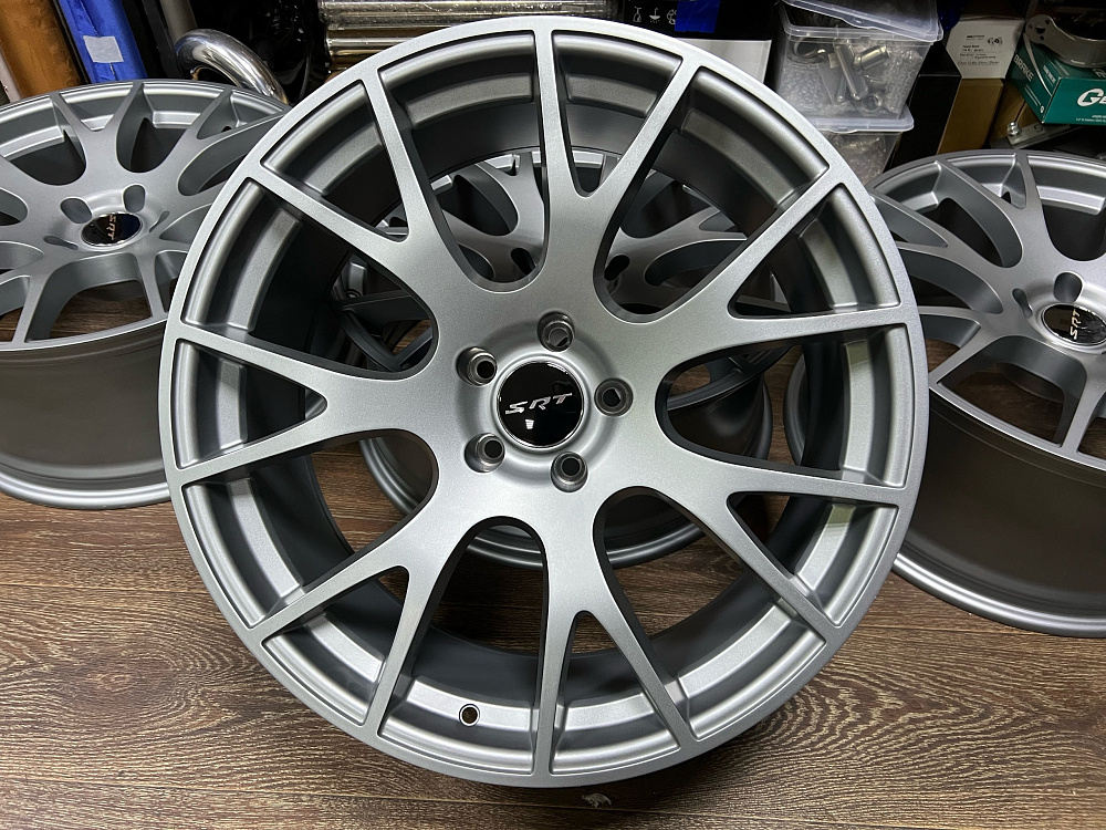 картинка Новые диски Hellcat SRT Syle R20 J9 ET18 5X114.3 серый мат от магазина  StreetTuning