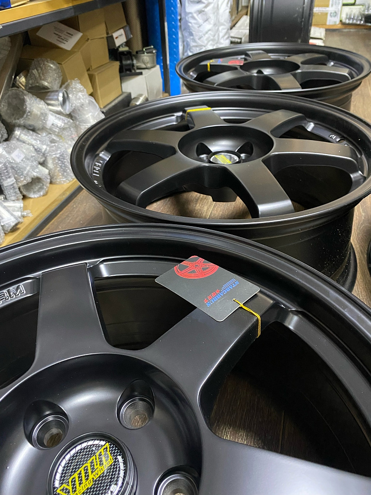 картинка Новые диски Rays TE37 R18 J8 ET35 5X120, черные матовые от магазина  StreetTuning