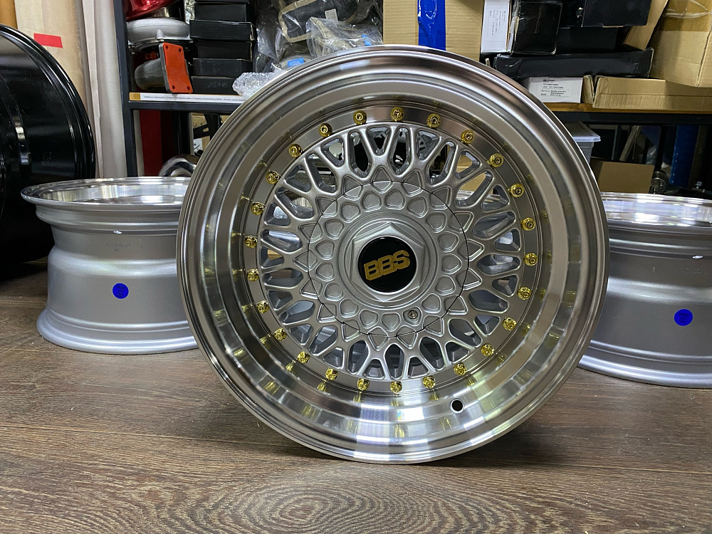 картинка Новые диски BBS RS R15 J8 ET20 4x100/114.3 серебро от магазина  StreetTuning