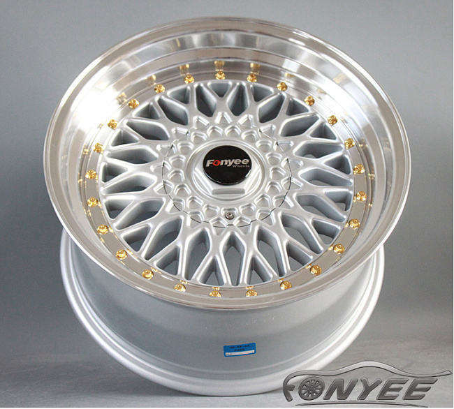 картинка Новые диски BBS RS R17 4X100/4X108 ET35 J7,5 серебро + золотистые болтики магазин  StreetTuning 