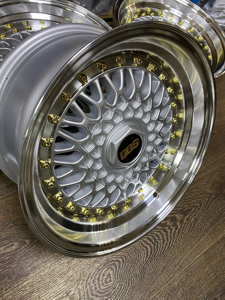 картинка Новые диски BBS RS R15 J8 ET20 4x100/114.3 серебро от магазина  StreetTuning