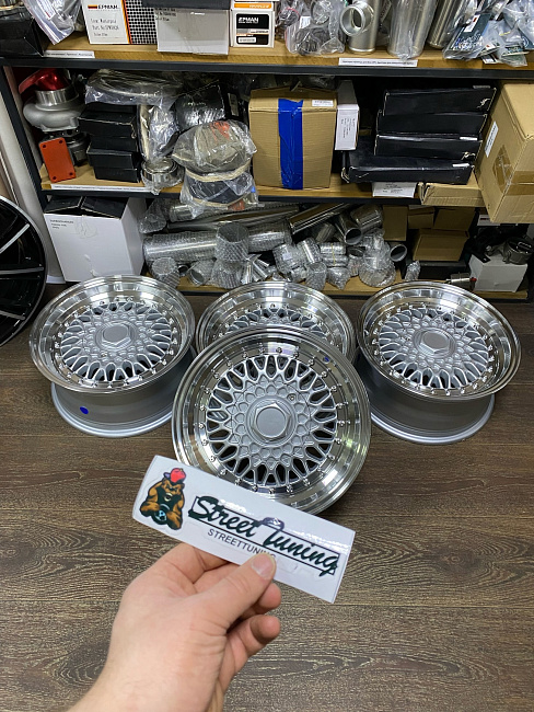 картинка Новые диски BBS RS R15 J7 ET25 4x100/114.3 серебро магазин  StreetTuning 