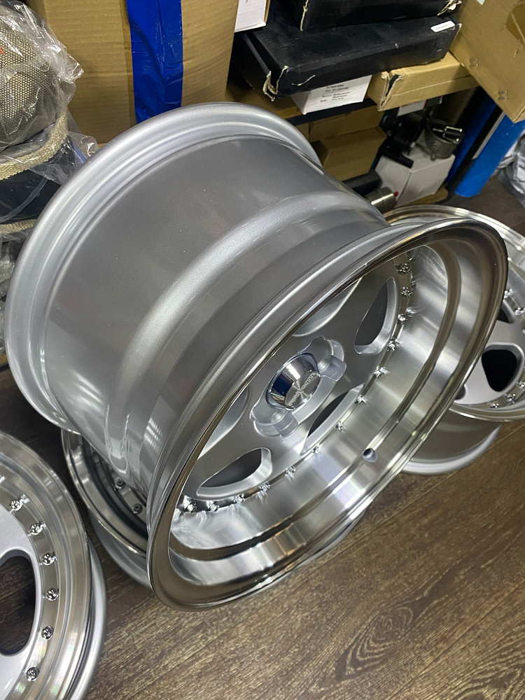картинка Новые диски Rotiform Style R15 J8 ET20 4X100 серебро от магазина  StreetTuning
