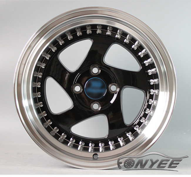 картинка Новые диски Rotiform TMB Flat R15 4х100 ET17 J8,5 черный глянец + серебристые болтики магазин  StreetTuning 