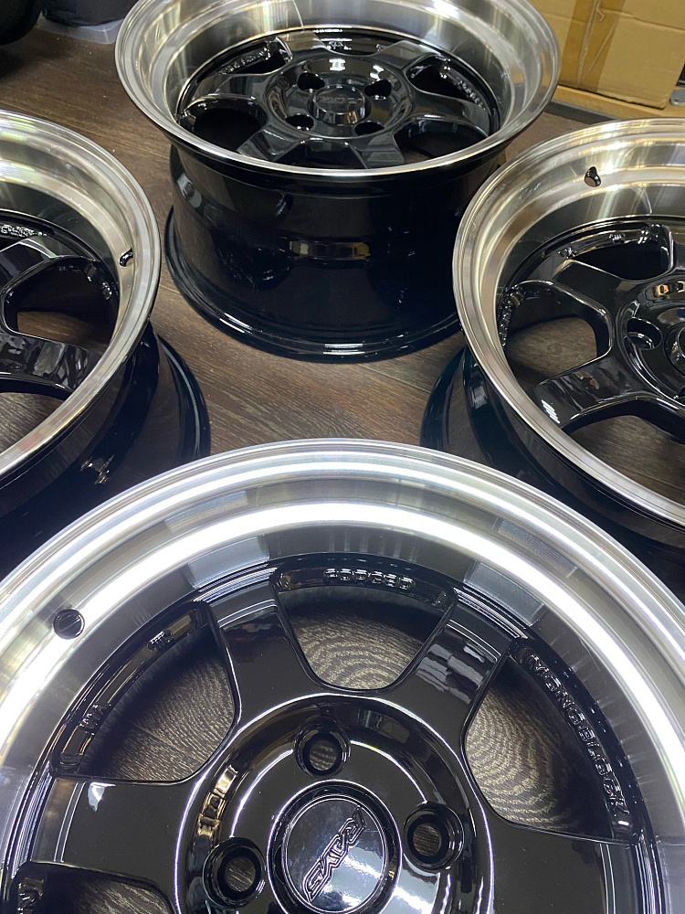 картинка Новые диски Rays TE37 R15 J8 ET15 4x100, черные от магазина  StreetTuning