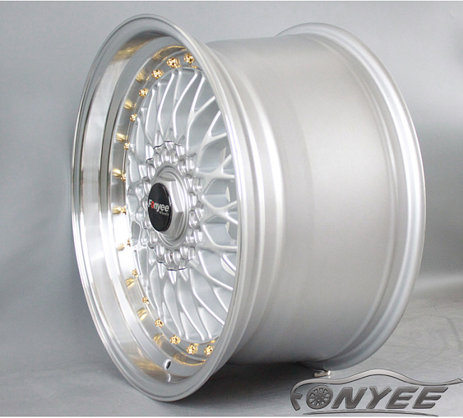 картинка Новые диски BBS RS R18 5X100/5X112 ET38 J9,5 серебро + золотистые болтики магазин  StreetTuning 