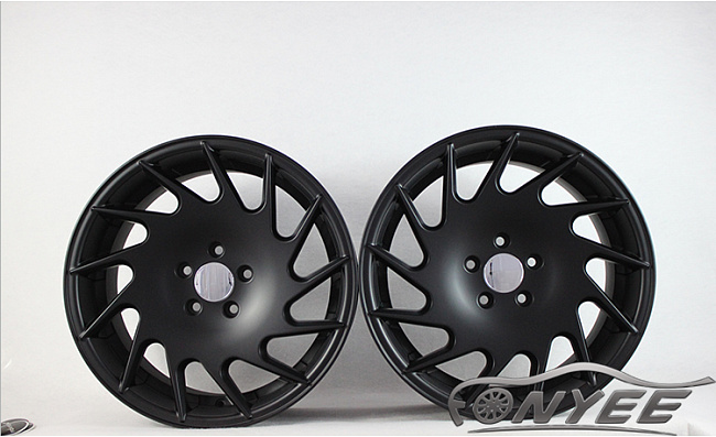 картинка Новые диски Vossen VLE1-R Replica R18 5X112 ET40 J8,5 черный мат магазин  StreetTuning 