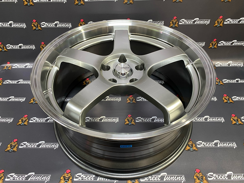 картинка Новые диски Advan GT Flow Forming R19 J8.5 ET35 5x114.3 Hyper Black от магазина  StreetTuning
