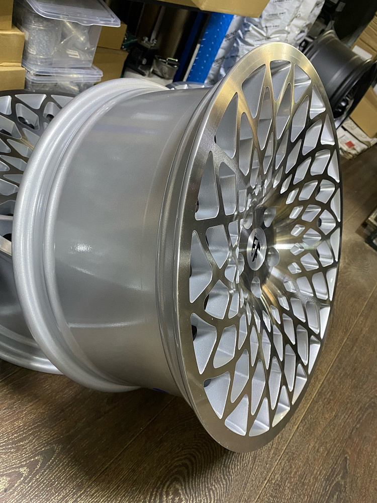 картинка Новые диски WCI CAST MT10 Replika R18 J8.5 ET40 5X108, серебро от магазина  StreetTuning