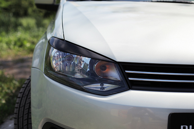 картинка Volkswagen  Polo V 2009—2016 Накладки на передние фары (реснички) компл.-2 шт. Вариант 2 магазин  StreetTuning 