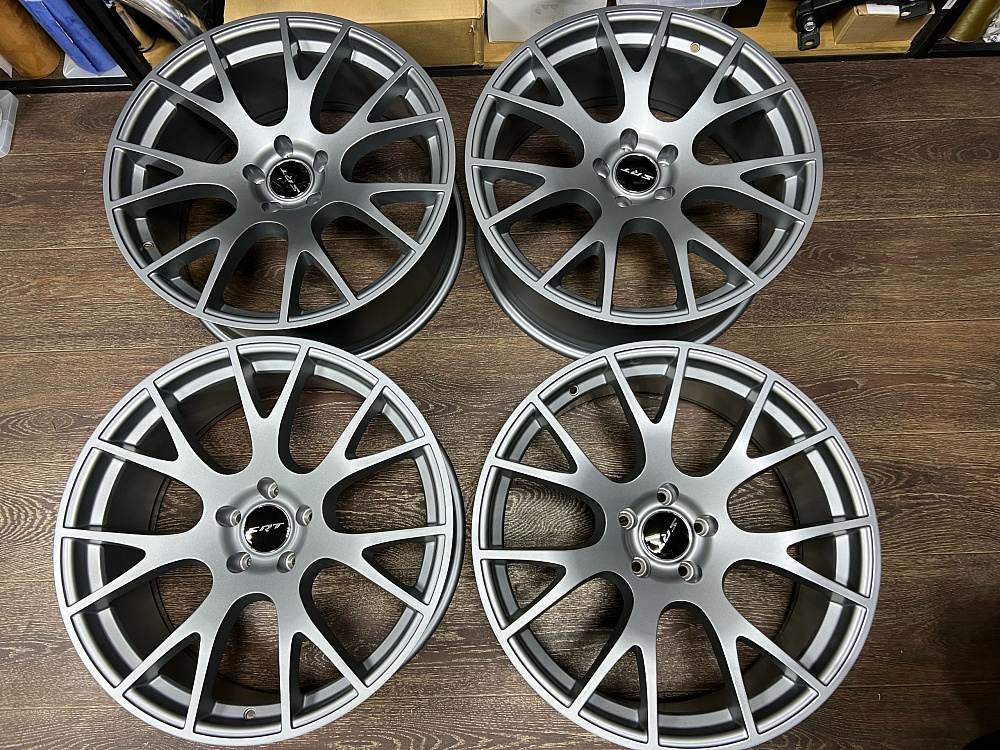 картинка Новые диски Hellcat SRT Syle R20 J9 ET18 5X114.3 серый мат от магазина  StreetTuning