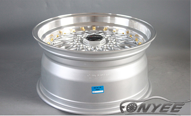картинка Новые диски BBS RS R17 4X100/4X108 ET35 J7,5 серебро + золотистые болтики магазин  StreetTuning 