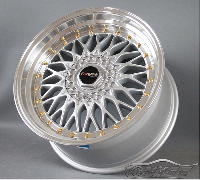 картинка Новые диски BBS RS R18 5X100/5X112 ET38 J9,5 серебро + золотистые болтики магазин  StreetTuning 