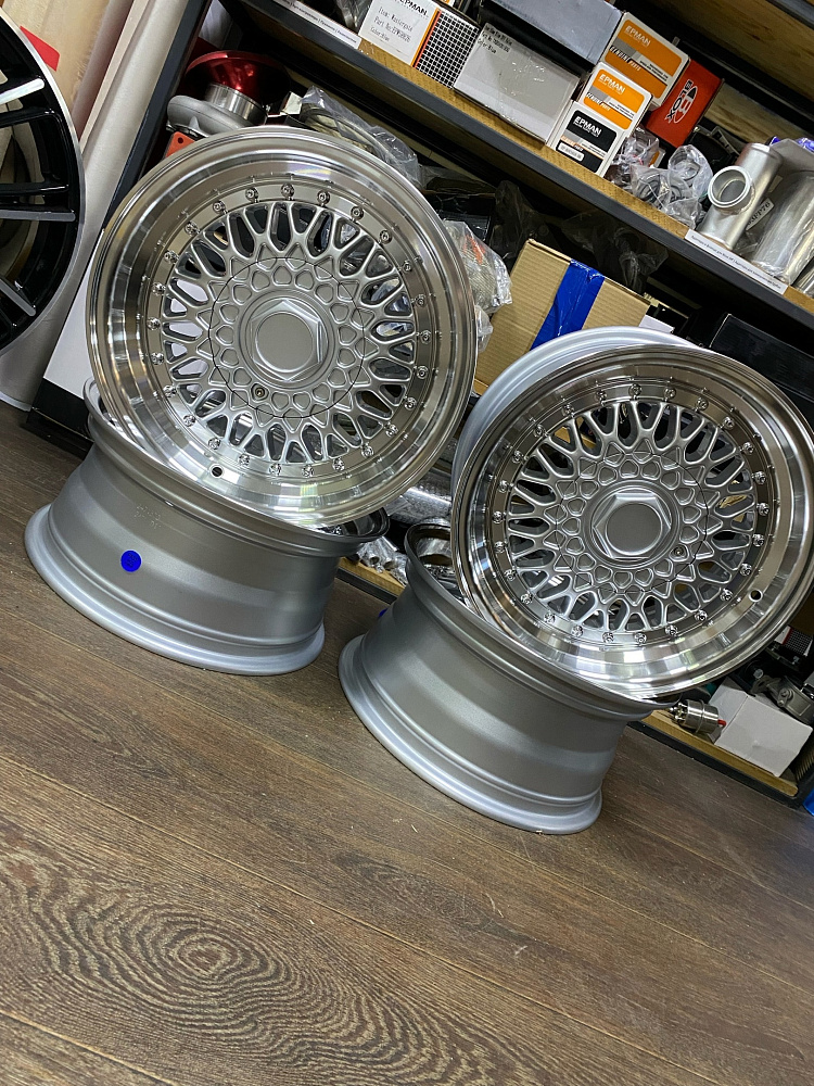 картинка Новые диски BBS RS R15 J7 ET25 4x100/114.3 серебро от магазина  StreetTuning