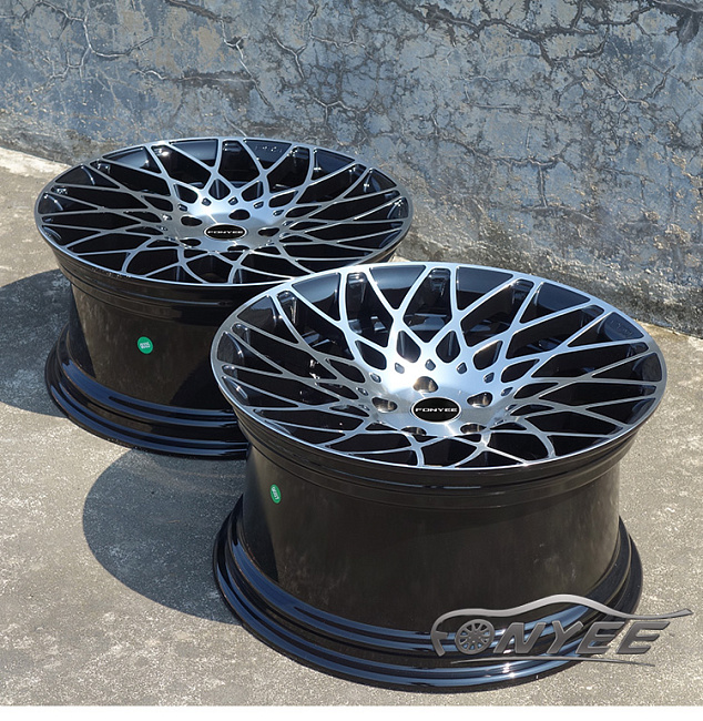 картинка Новые диски Dibite R18 5x114,3 ET35 J8,5 черные + серебро магазин  StreetTuning 