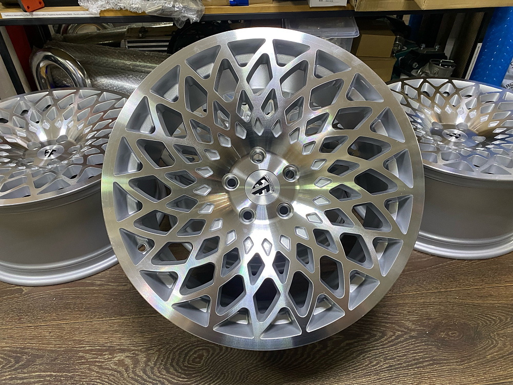 картинка Новые диски WCI CAST MT10 Replika R18 J8.5 ET40 5X108, серебро от магазина  StreetTuning