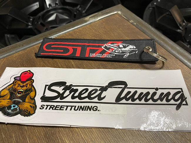 картинка Брелок для Ключей STI - тканевый магазин  StreetTuning 