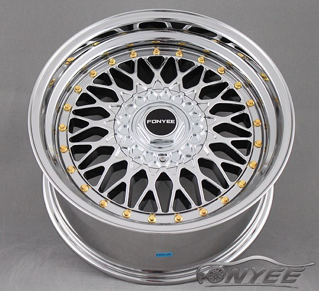 картинка Новые диски BBS RS R17 4X100/4X114,3 ET20 J8,5 хром серебро + золотистые болтики магазин  StreetTuning 