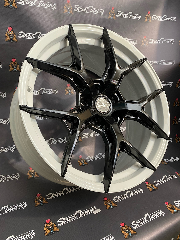 картинка Новые диски Vossen ZKX324 R18 J8 ET35 5X112, черные с белым от магазина  StreetTuning