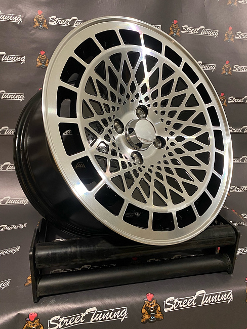 картинка Новые диски Stuttgart ST7 R15 J8 ET25 4X100 черные с серебром магазин  StreetTuning 