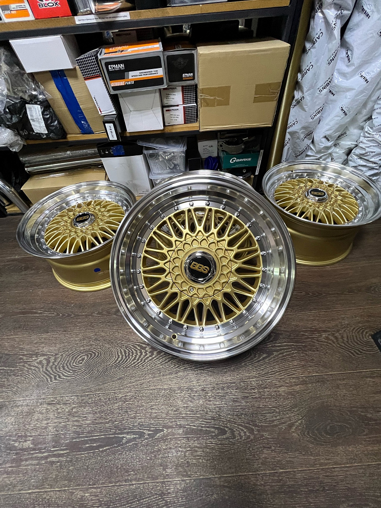 картинка Новые диски BBS RS R17 J8.5 ET30 4x100/114.3 золотые + полировка от магазина  StreetTuning