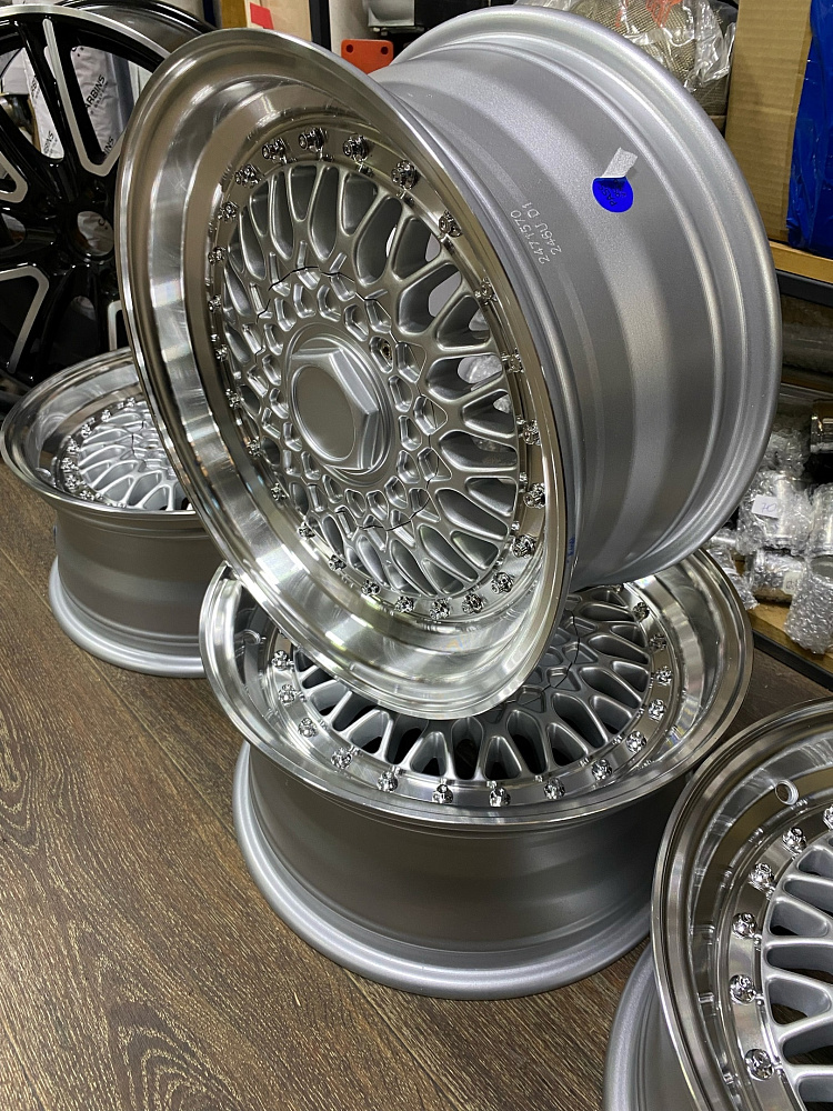 картинка Новые диски BBS RS R15 J7 ET25 4x100/114.3 серебро от магазина  StreetTuning