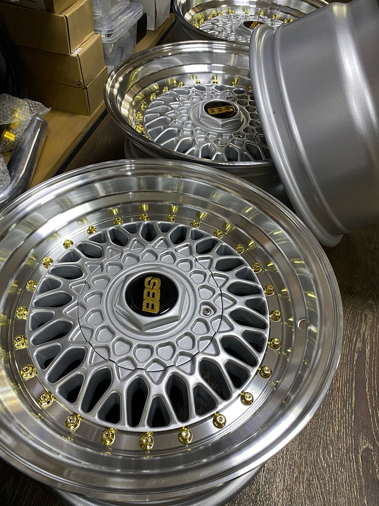 картинка Новые диски BBS RS R15 J8 ET20 4x100/114.3 серебро от магазина  StreetTuning