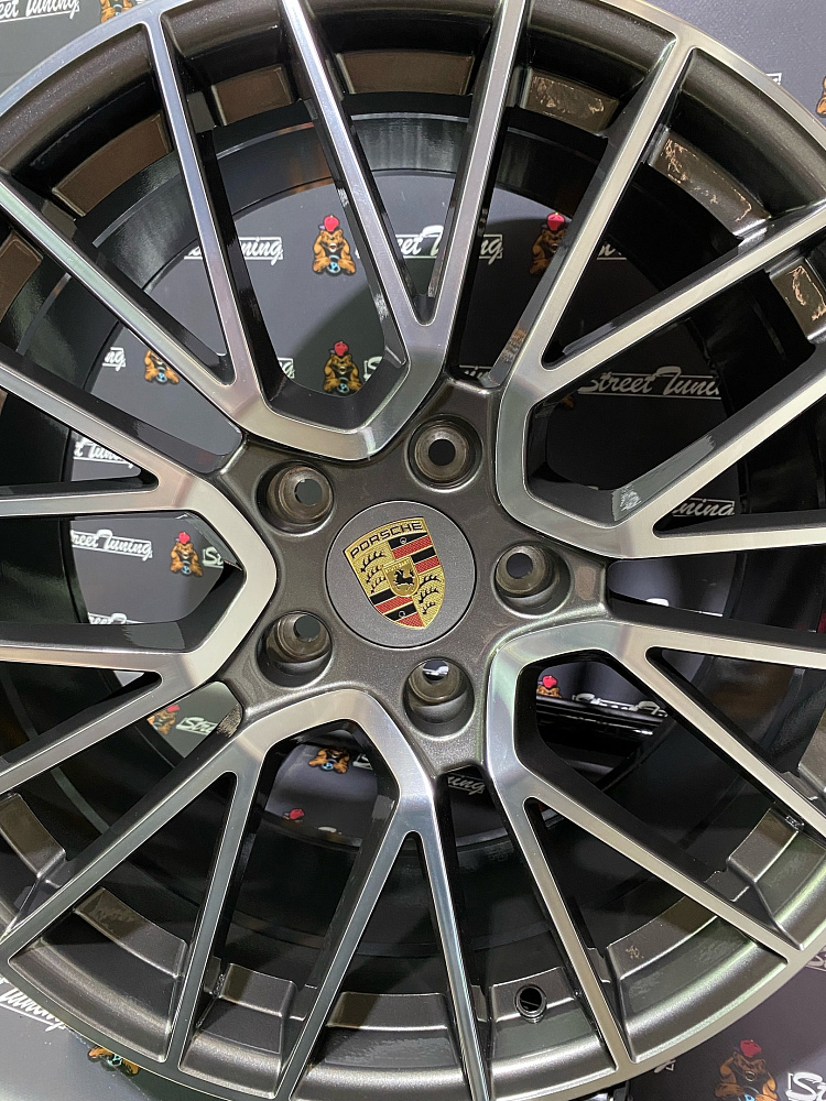 картинка Новые диски в стиле Porsche DWS PR-704 R20 J9.5 ET46 5X130 серые от магазина  StreetTuning