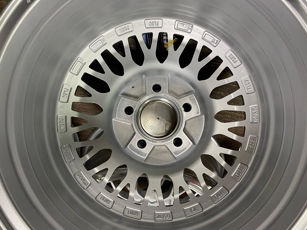 картинка Новые диски BBS RS R15 J6,5 ET35 5x100 цо 73.1 от магазина  StreetTuning