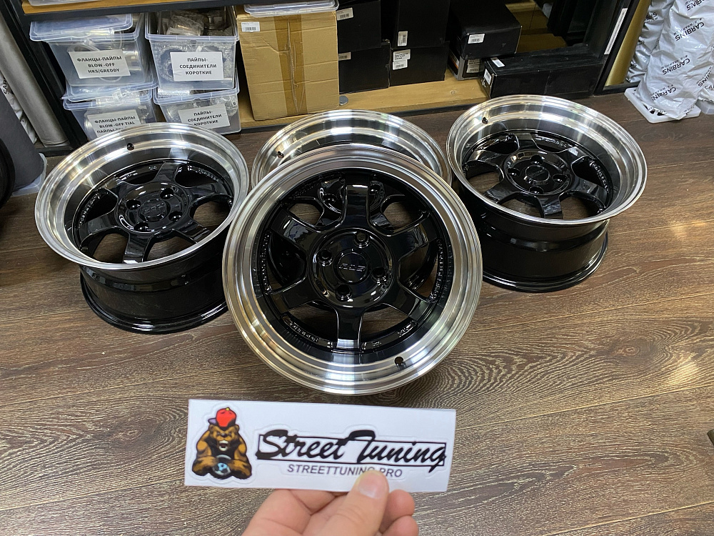 картинка Новые диски Rays TE37 R15 J8 ET15 4x100, черные от магазина  StreetTuning