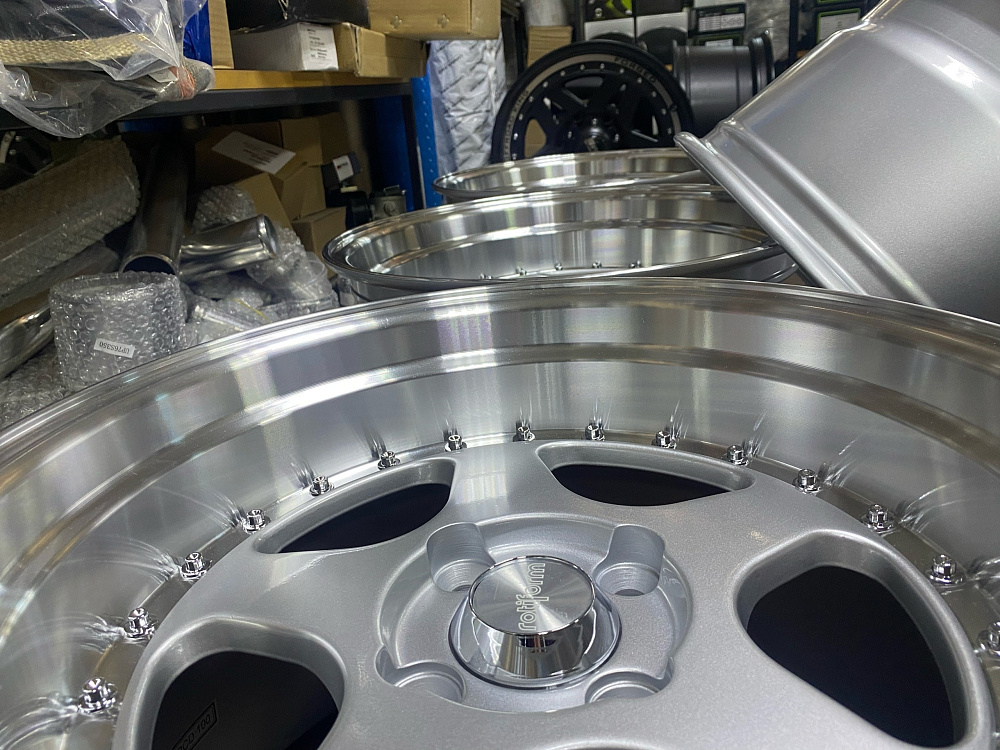 картинка Новые диски Rotiform Style R15 J8 ET20 4X100 серебро от магазина  StreetTuning
