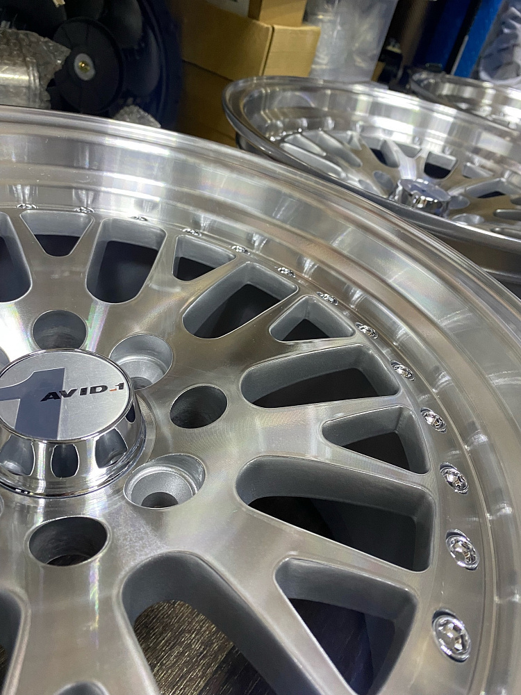 картинка Новые диски ESM 007 R15 J8 ET25 4X100, серебро от магазина  StreetTuning