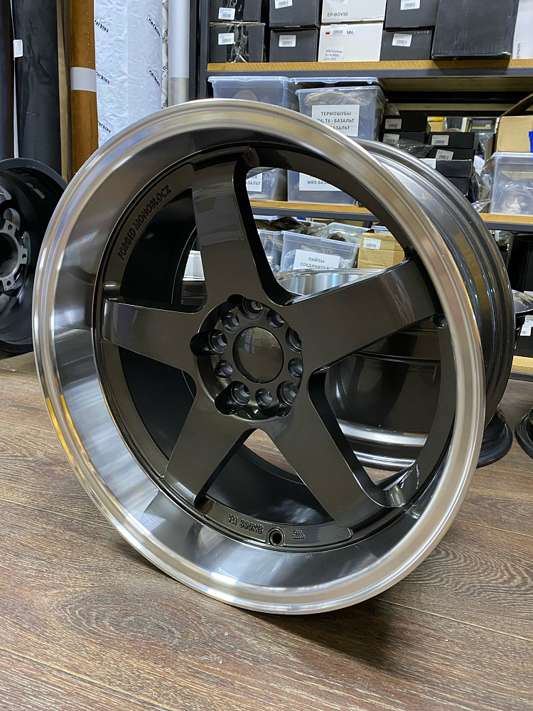 картинка Новые диски Style Nismo LM R18 J9.5 ET12 5x100/5x114,3 от магазина  StreetTuning