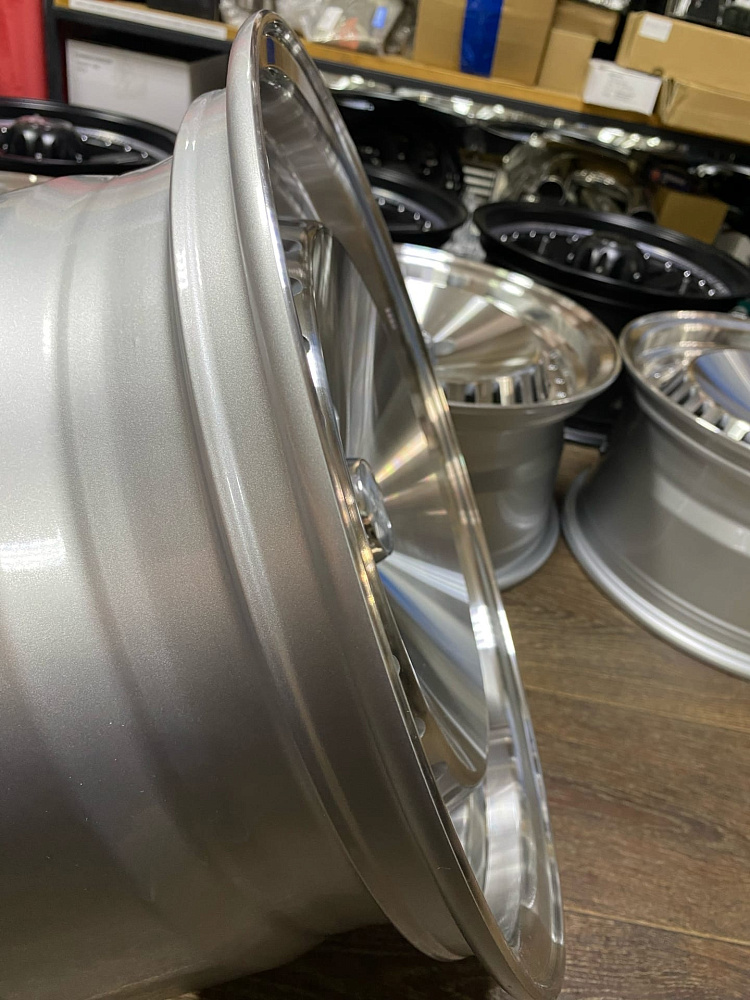 картинка Новые диски Stuttgart ST4 R15 J8 ET25 4X100 серебро от магазина  StreetTuning