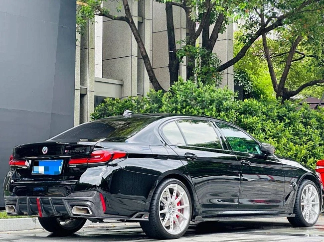 картинка Диффузор на задний бампер для BMW M5 F90 G30 540i M550i магазин  StreetTuning 
