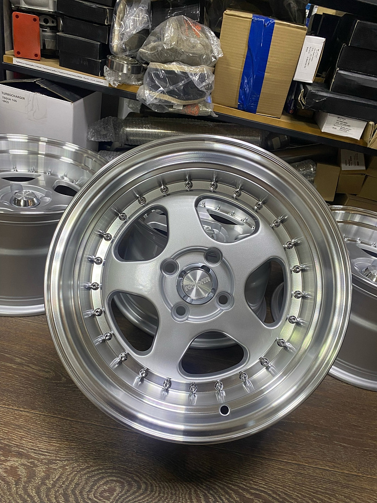 картинка Новые диски Rotiform Style R15 J8 ET20 4X100 серебро от магазина  StreetTuning