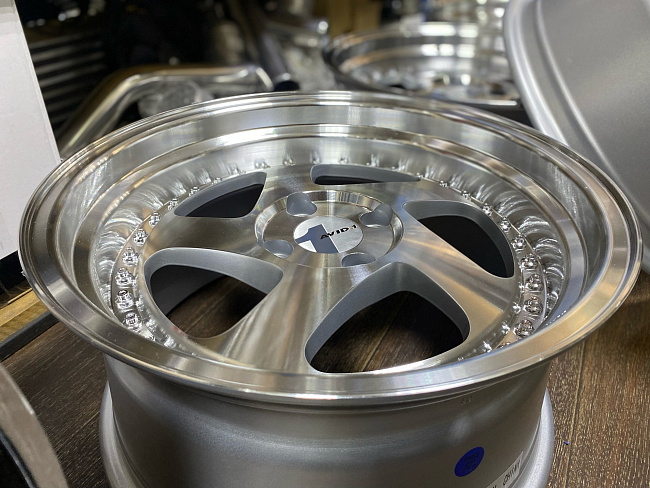 картинка Новые диски Rotiform TMB Flat R16 J8 ET25 4X100 серебро + полированная полка магазин  StreetTuning 