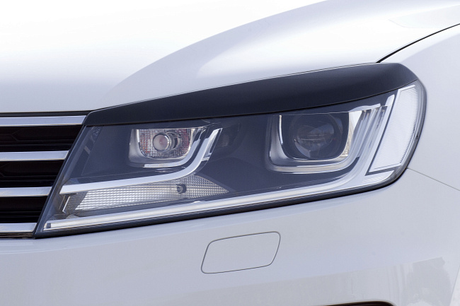 картинка Volkswagen  Touareg 2014-2017 Накладки на передние фары (реснички) компл.-2 шт. магазин  StreetTuning 