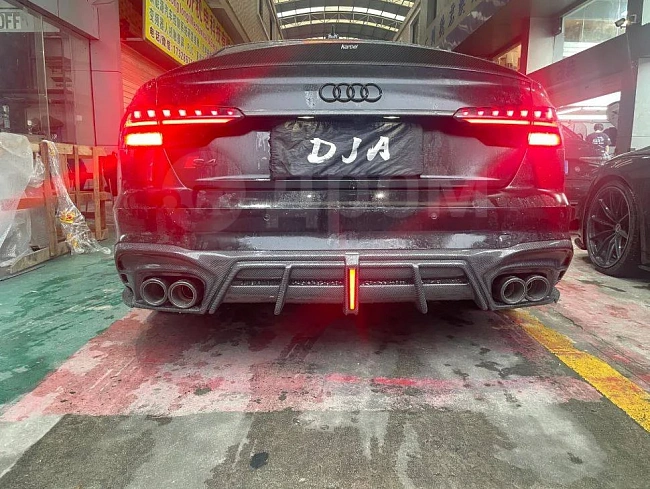 картинка Задний диффузор Audi S4 B9.5 со стоп сигналом магазин  StreetTuning 