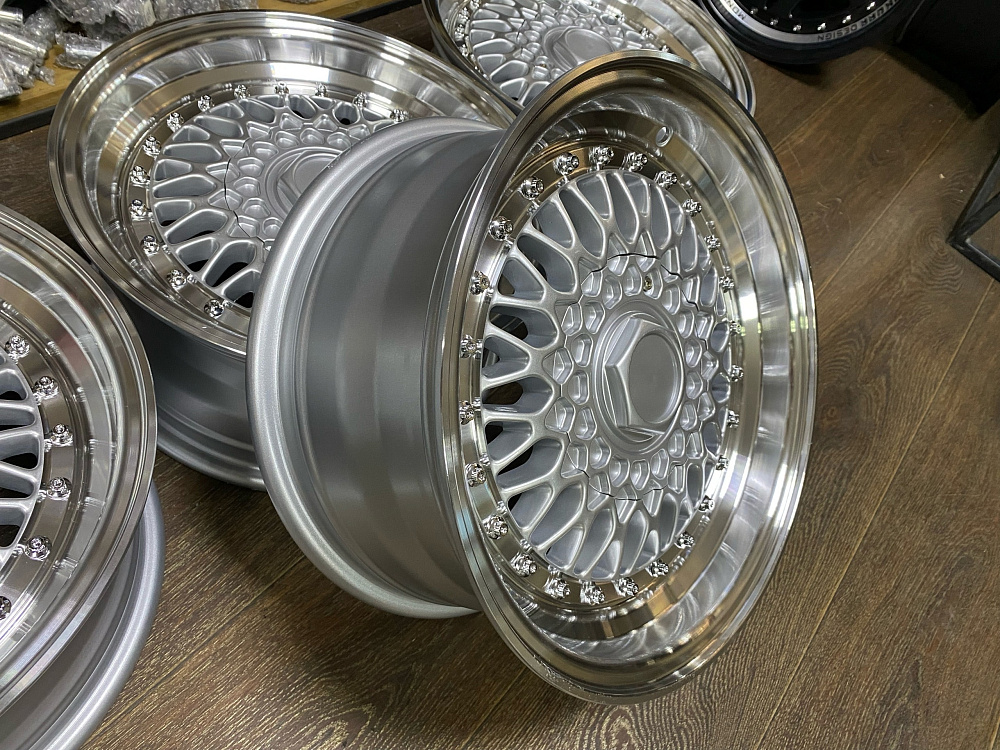 картинка Новые диски BBS RS R15 J7 ET25 4x100/114.3 серебро от магазина  StreetTuning