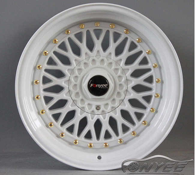 картинка Новые диски BBS RS R17 4X100/5X100 ET15 J10 белый глянец + золотистые болтики магазин  StreetTuning 
