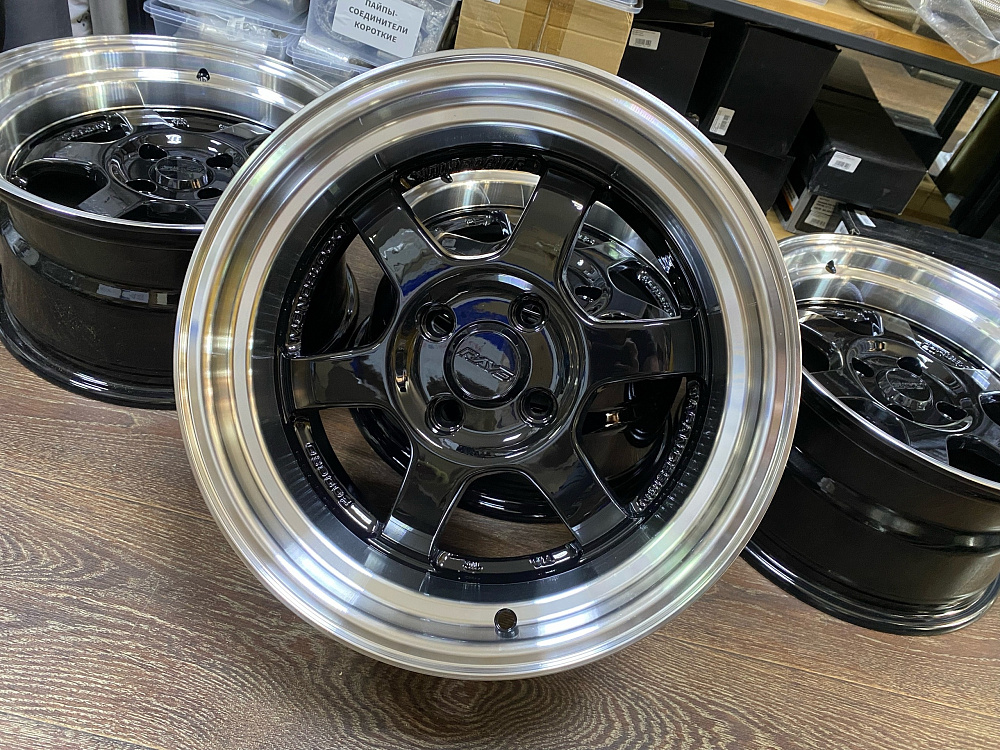 картинка Новые диски Rays TE37 R15 J8 ET15 4x100, черные от магазина  StreetTuning