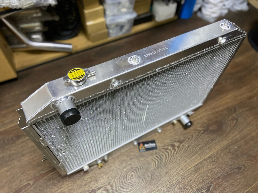 картинка Радиатор алюминиевый Toyota Land Cruiser 80 1HDFT, 1HDT, 1HZ 50мм AT от магазина  StreetTuning